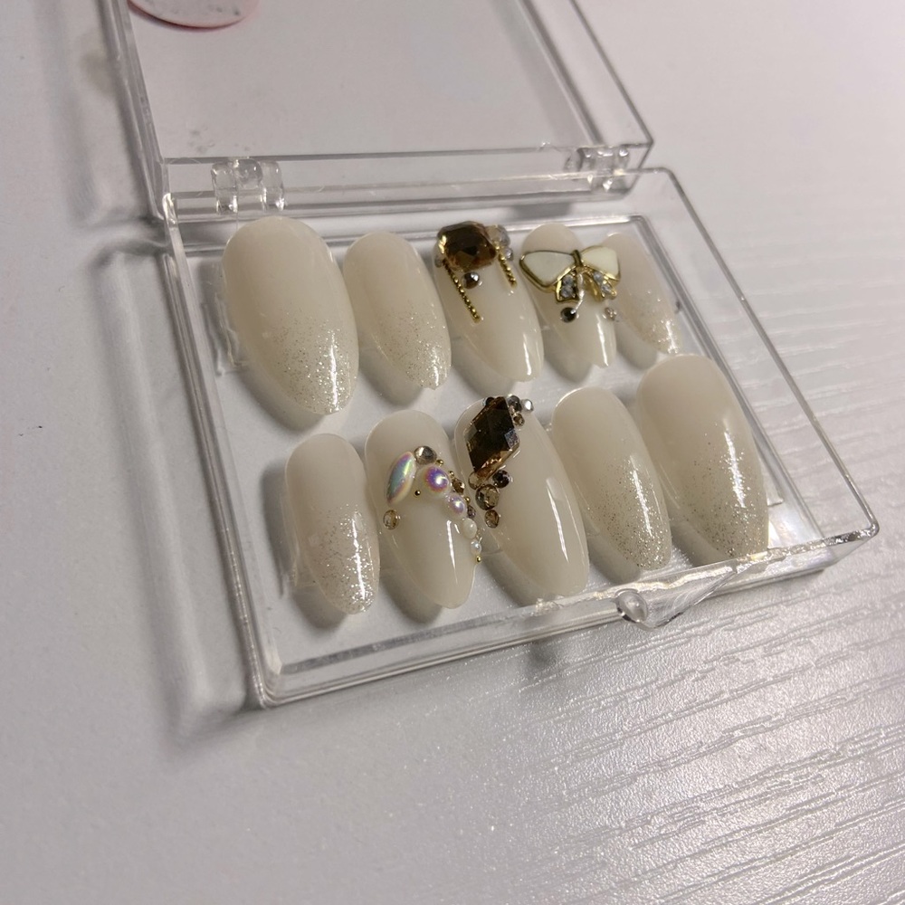 A097 PRESS ON NAILS